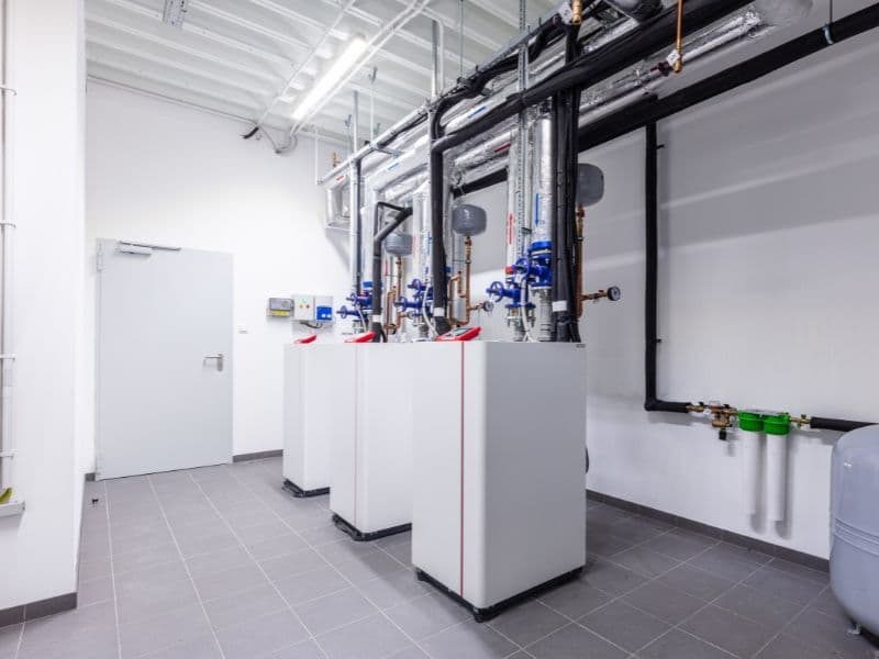 Pompe à chaleur collective air/eau en toiture d'immeuble