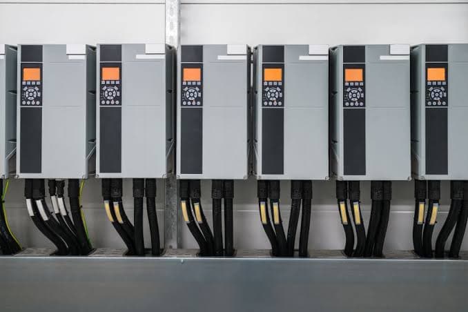 Variateur de vitesse électronique sur moteur industriel